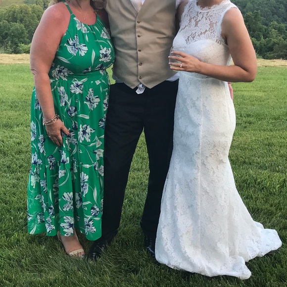 David’s Bridal Mermaid Wedding Gown - Picture 1 of 5